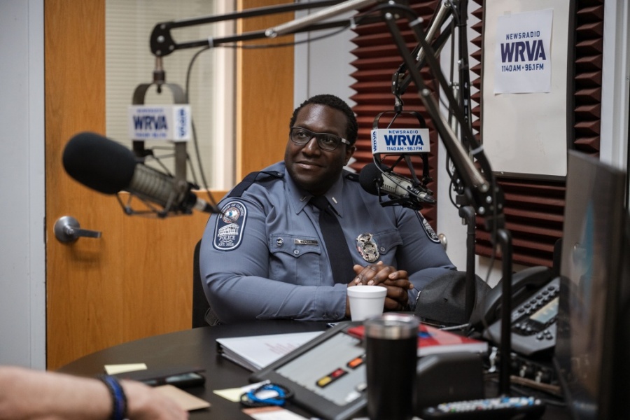Lieutenant Reggie Reavis receiving award